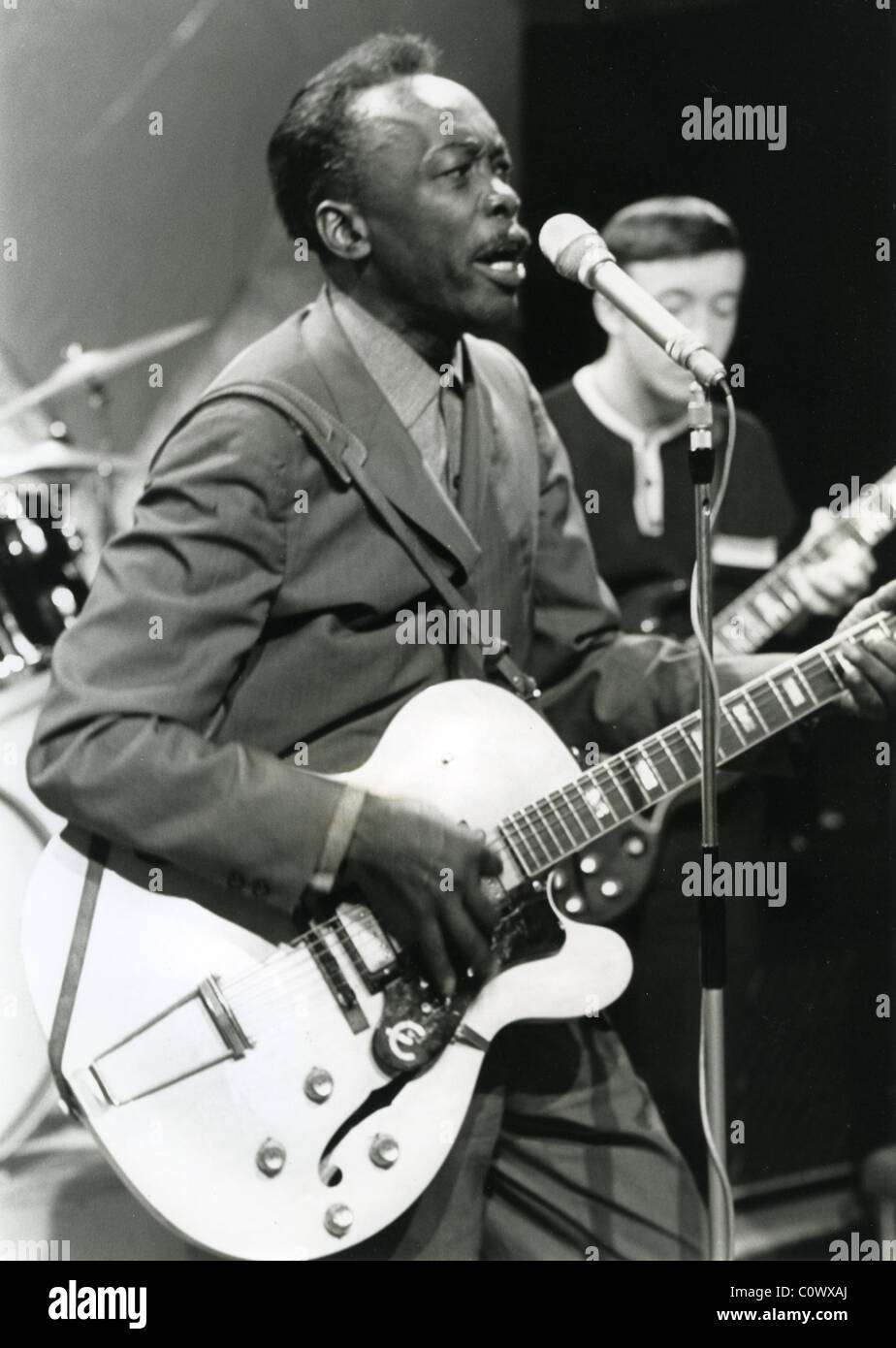JOHN LEE HOOKER musicien de blues américain, prêts, sur rendez-vous en juin 1964. Photo Tony Gale Banque D'Images