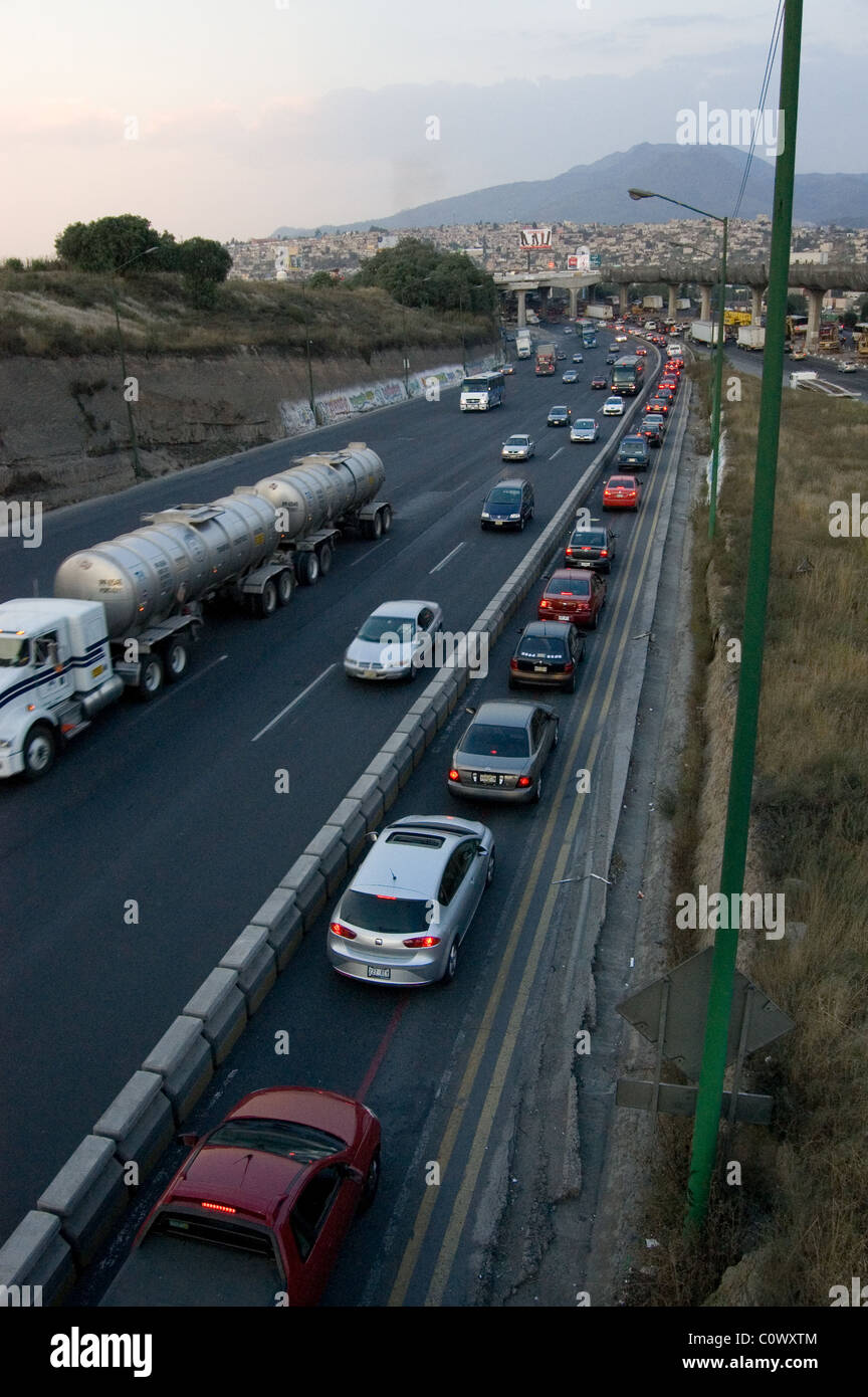 Le trafic au Mexique - route de Queretaro Banque D'Images