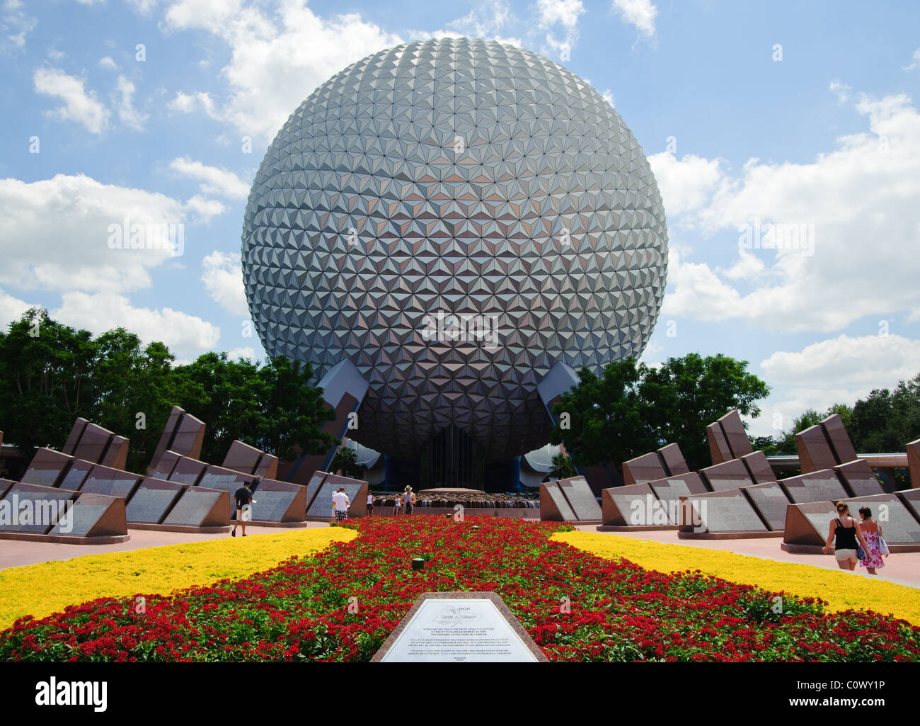 Photo de jour du vaisseau spatial Terre au Centre Epcot, Walt Disney World, en Floride Banque D'Images
