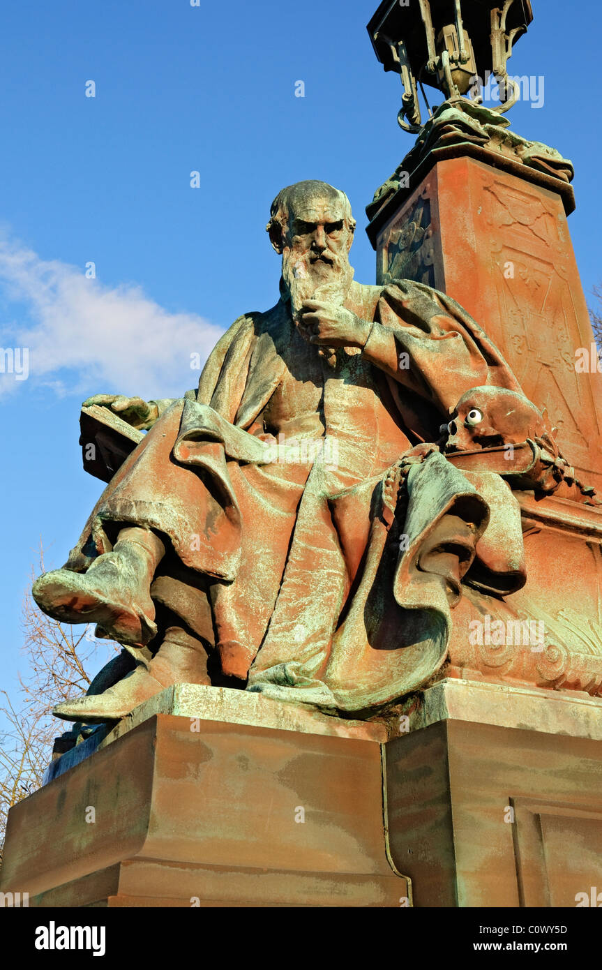 Le philosophe statue sur le pont dans le parc de Kelvingrove, Glasgow, Ecosse. Banque D'Images