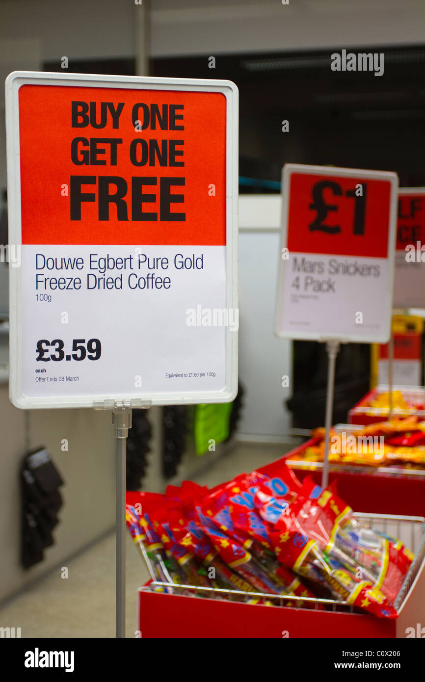 Co-op de promotion des ventes, de l'achat un obtiennent une promotion gratuite signe, London, UK Banque D'Images