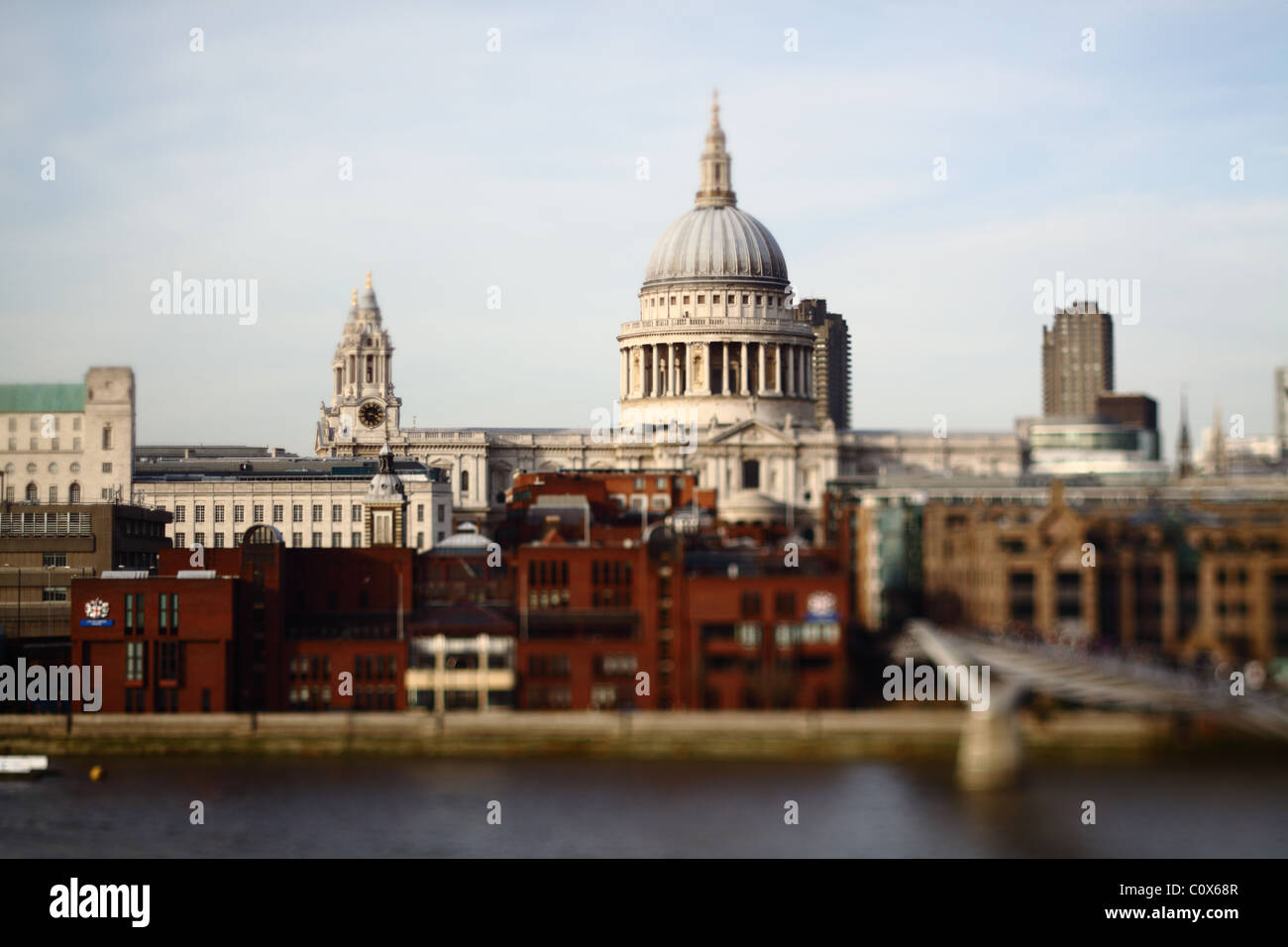 London's iconic Saint Paul's Cathedral vue prise avec Tilt Shift lens Banque D'Images