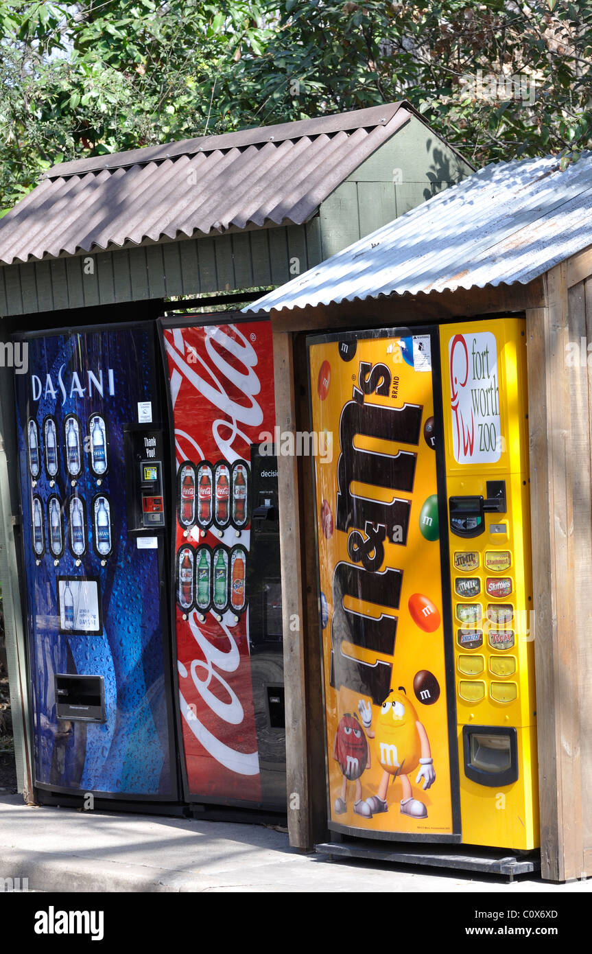 Distributeur automatique de bonbons Banque d'images détourées - Alamy