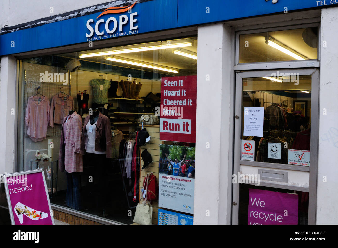 Portée Cerebal Palsy Magasin de charité, Burleigh Street, Cambridge, England, UK Banque D'Images