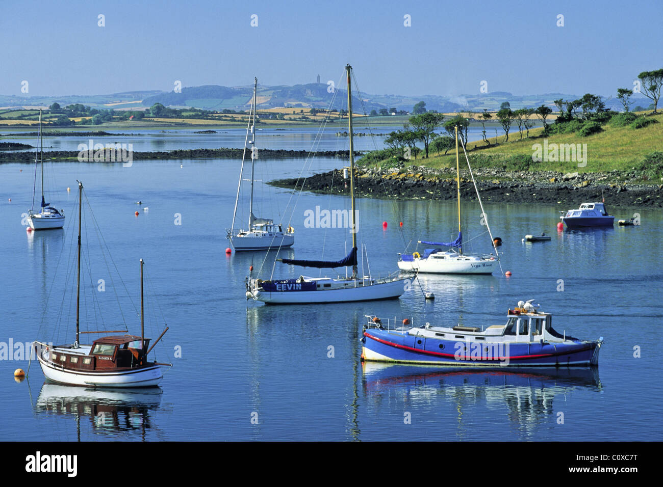 Yachts amarrés dans Ballydorn,Whiterock, Strangford Lough, Irlande du Nord. Banque D'Images