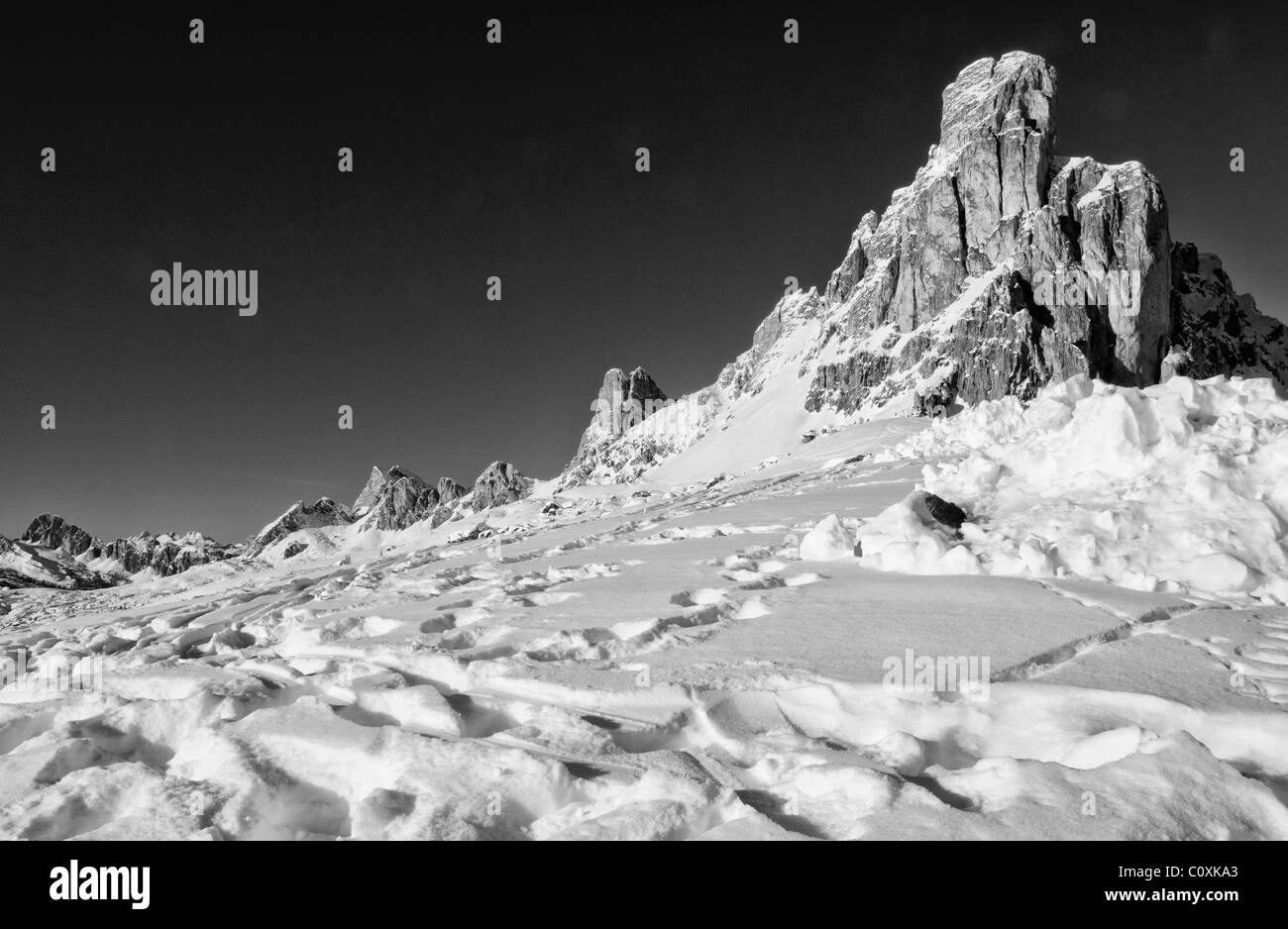 Paysage de neige des montagnes des Dolomites pendant la saison d'hiver, Italie Banque D'Images