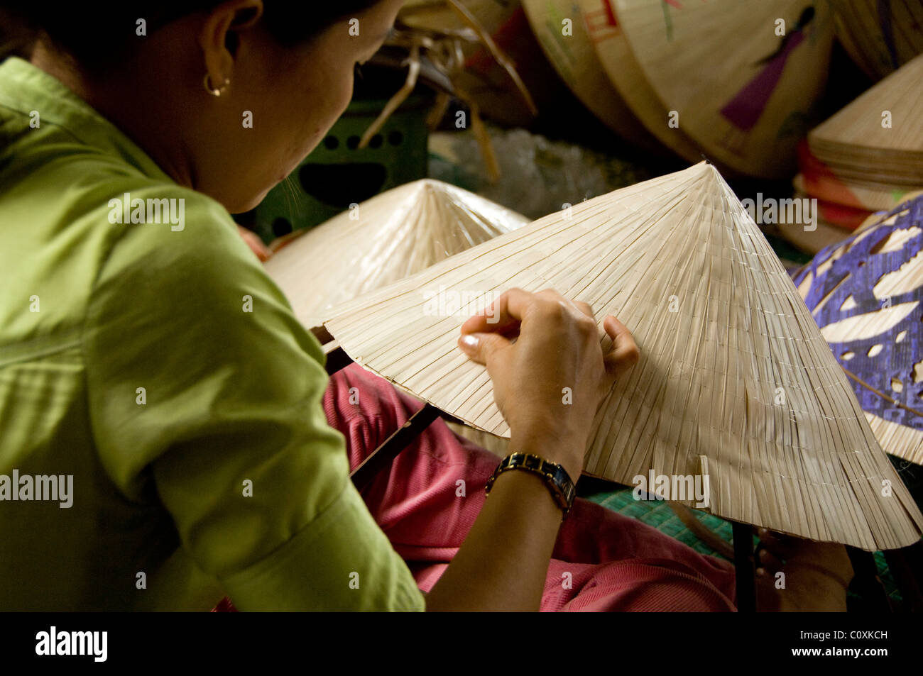 L'Asie, Vietnam, Da Nang. Ancienne capitale impériale de Hue. Vietnamien typique en forme de chapeaux coniques en bambou. Banque D'Images