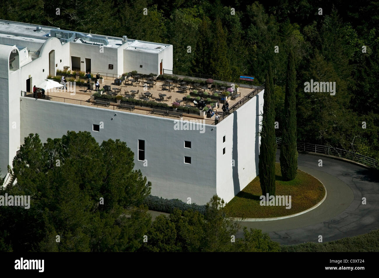 Vue aérienne au-dessus de la dégustation de vins patio Sterling Vineyards Napa Valley Calistoga California USA Banque D'Images