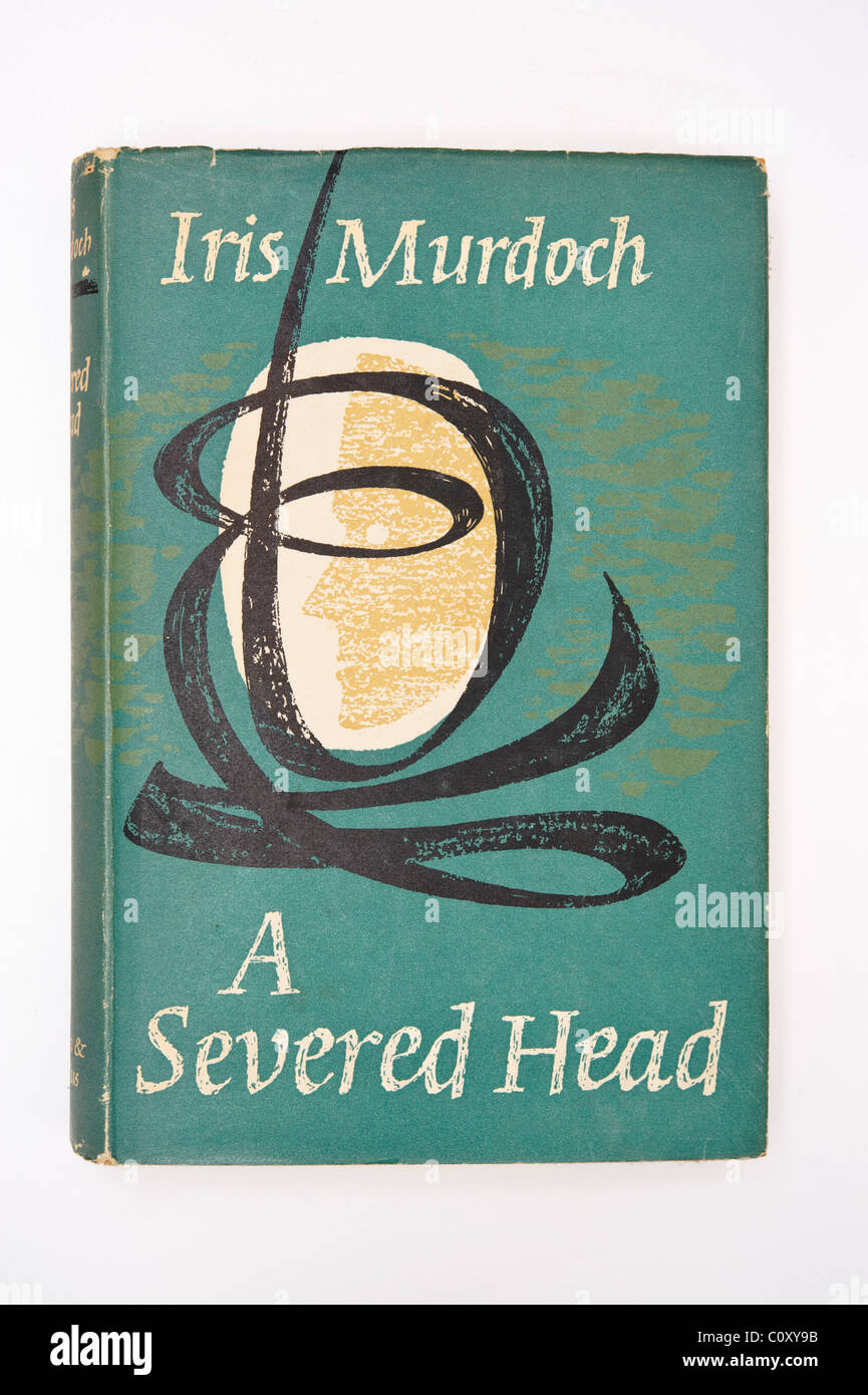 Couverture d'album cartonné première édition d'une tête coupée par Iris Murdoch publié en 1961. Utilisez uniquement éditoriale Banque D'Images