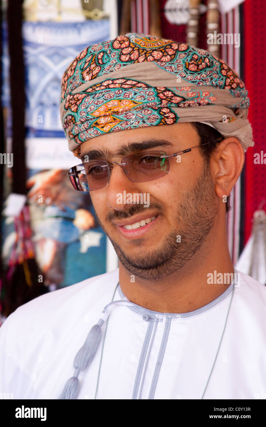 Sultanat d'Oman, au Moyen-Orient, Santa Fe International Folk Art Market, Santa Fe, Nouveau Mexique, Etats-Unis costume traditionnel Banque D'Images