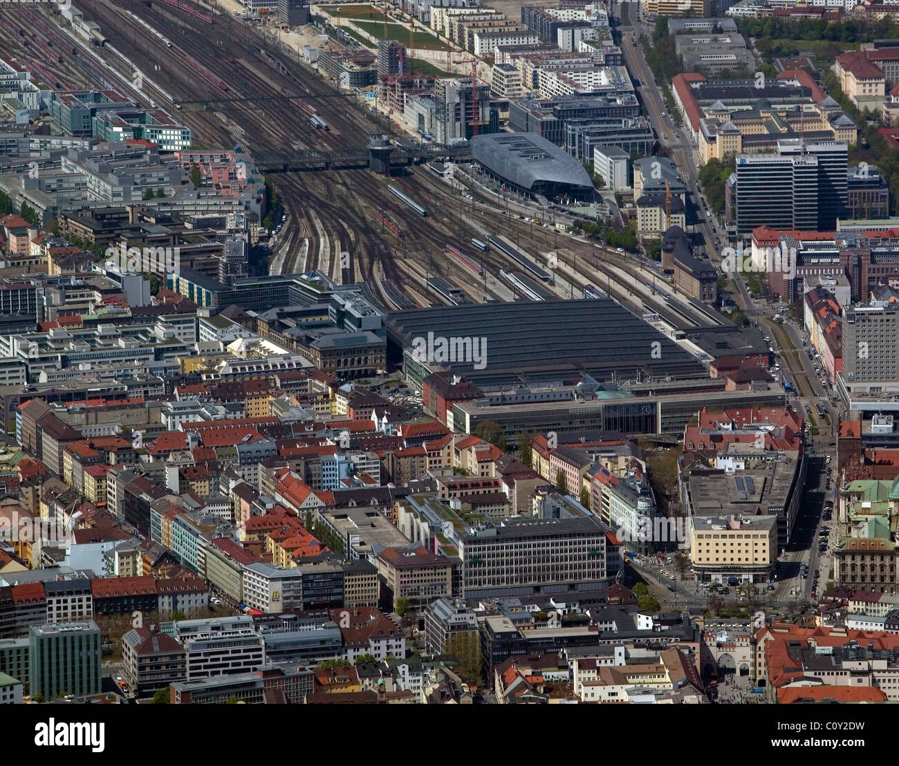 Vue aérienne au-dessus de la gare centrale Hauptbahnhof München Munich Allemagne Banque D'Images