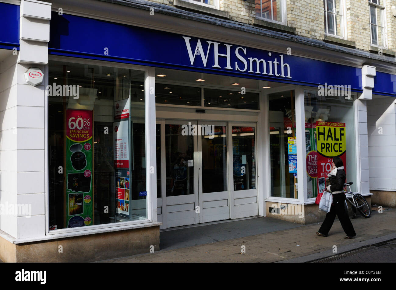 Les marchands de WH Smith, Market Street, Cambridge, England, UK Banque D'Images