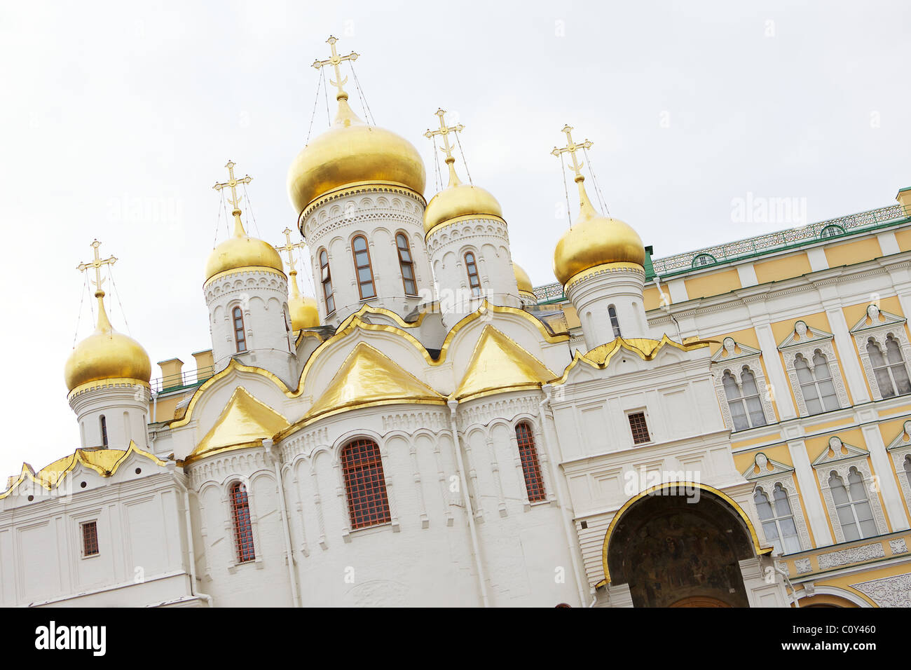 Les coupoles dorées de la cathédrale de l'Annonciation, le Kremlin, Moscou, Russie Banque D'Images