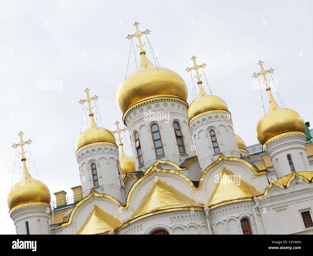 Les coupoles dorées de la cathédrale de l'Annonciation, le Kremlin, Moscou, Russie Banque D'Images