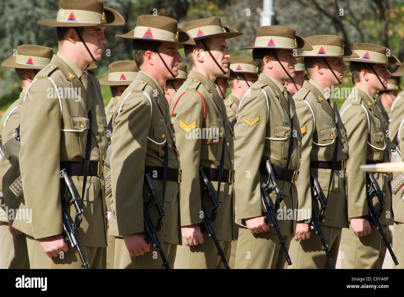 Les soldats de l'armée australienne en parade, Parade Torrens dans la ville de Adelaide, Australie du Sud. Banque D'Images