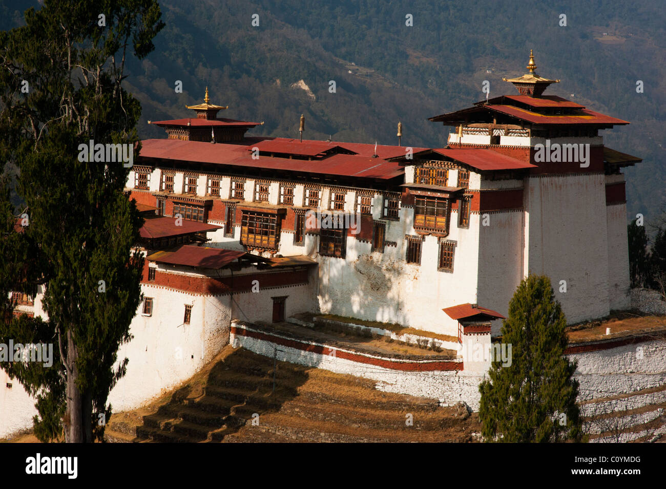 Vue sur le Trongsa dzong dans le centre de Bhoutan Banque D'Images