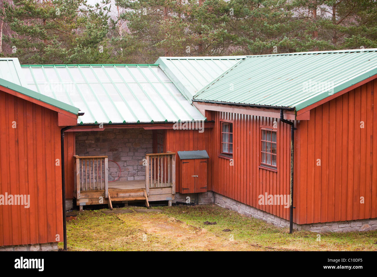 Lodges at Timber Lagganlia, un centre d'éducation en plein air près d'Aviemore, Scotland, UK. Banque D'Images