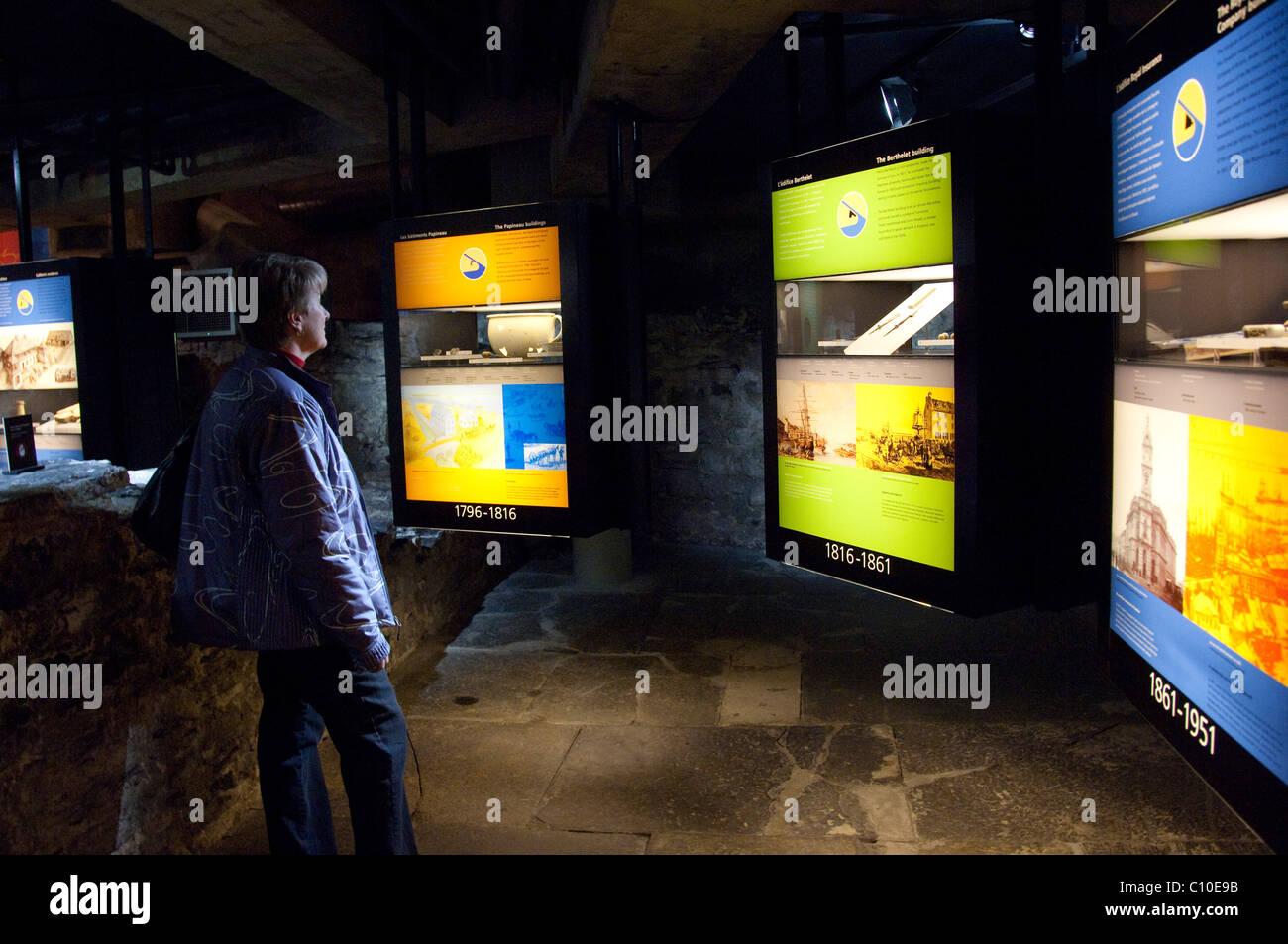 Canada, Québec, Montréal, Pointe-a-Calliere Musée Archéologique. Musée Souterrain du 17ème siècle avec les fondations de la ville. Banque D'Images