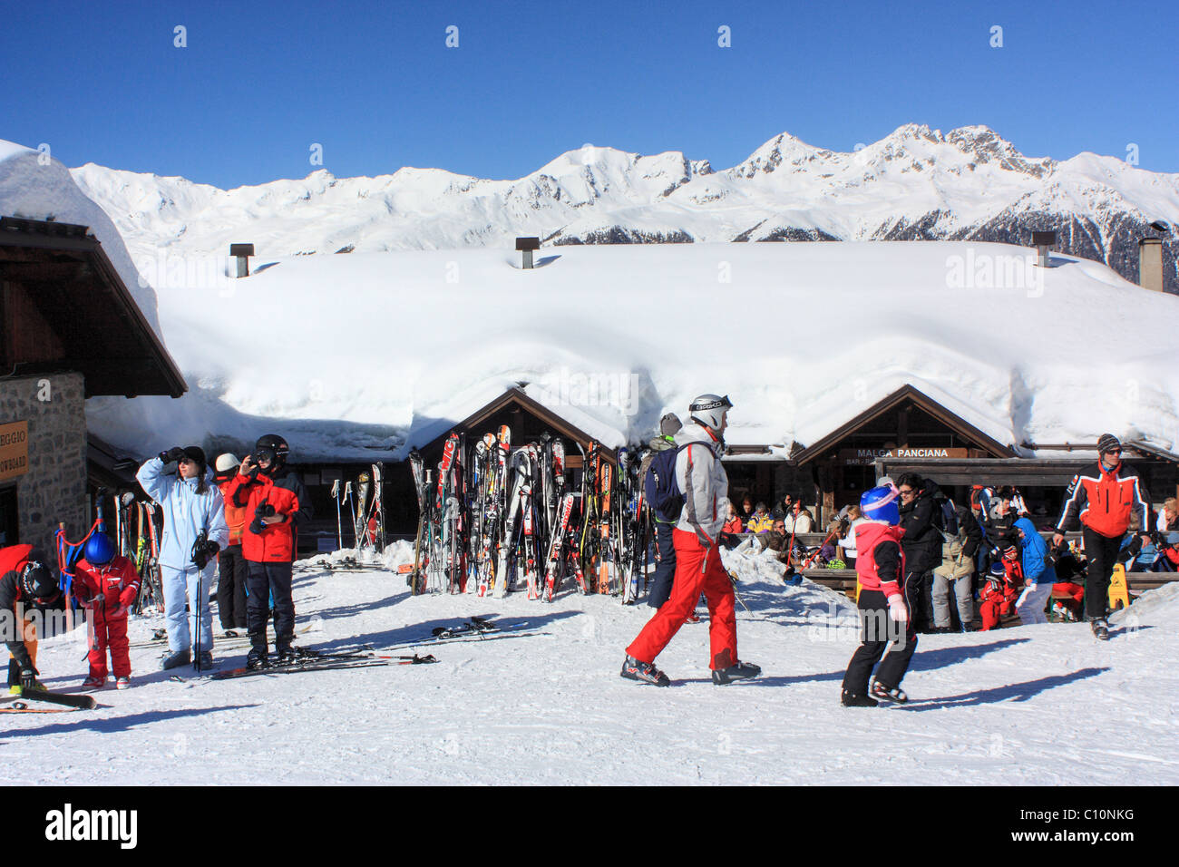 Le ski à la montagne Malga Panciana, Marilleva, Italie Banque D'Images