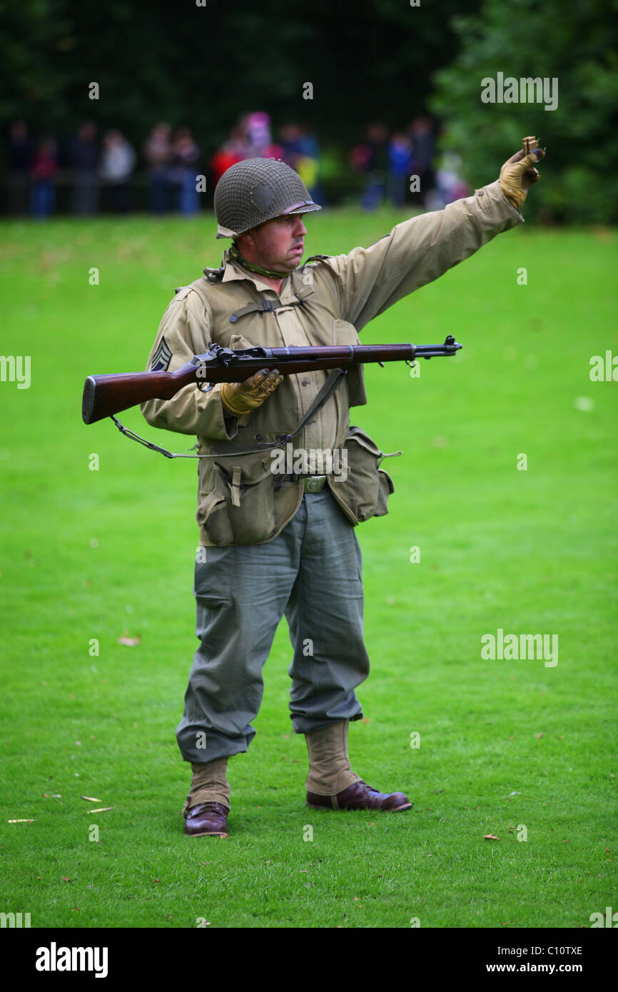 La reconstruction WW2 soldat US avec M1 garand carabine semi-automatique Banque D'Images