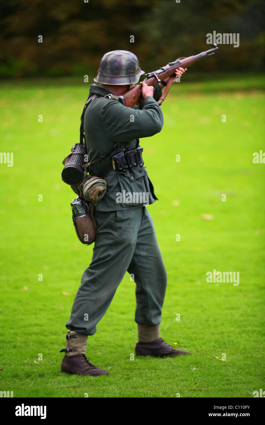 Figurine Soldat Allemand Sturmmann Avec Karabiner 98k - Échelle 1/16, En Résine à Peindre | Pour Diorama Ou Collection WW2