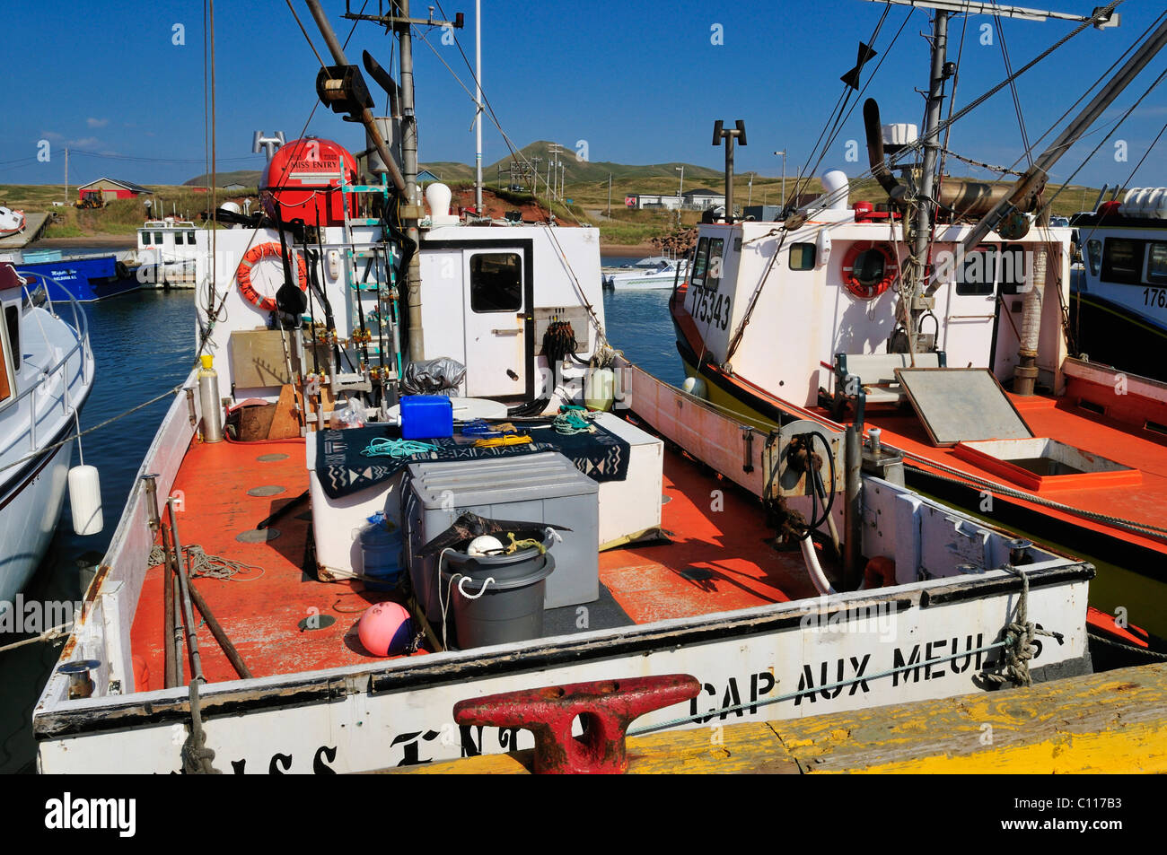 Bateaux de pêche dans le port de l'Ile d'entrée, l'île d'Entrée, Îles de la Madeleine, Îles de la Madeleine, Québec, Canada Maritime Banque D'Images