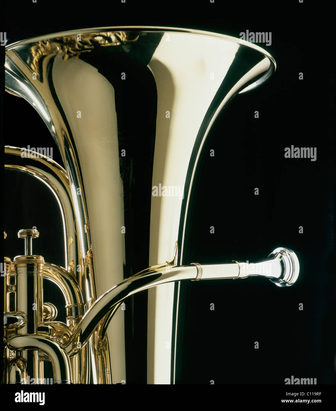 Tuba musical instrument Banque de photographies et d’images à haute