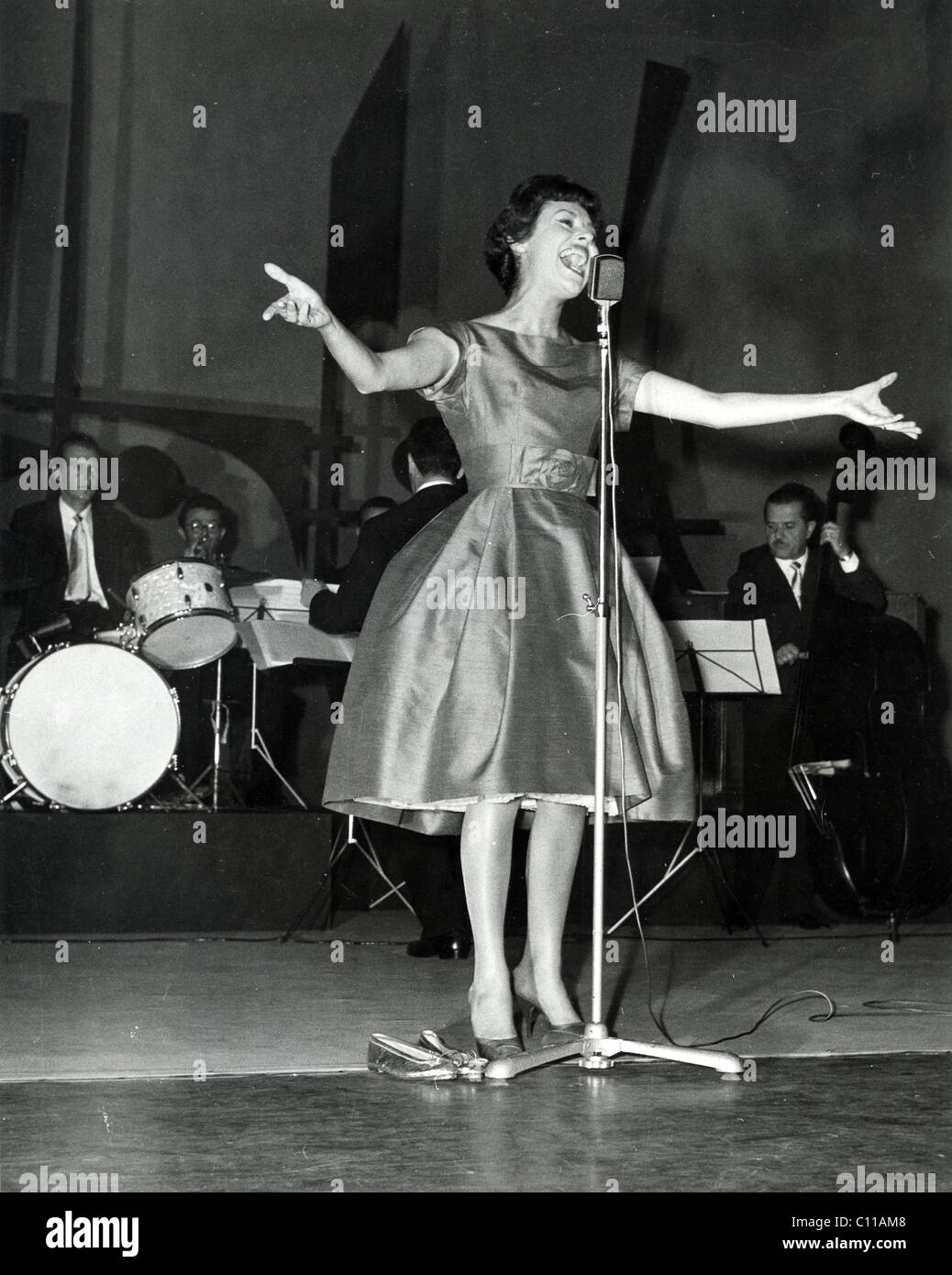 CATARINA VALENTE, chanteuse franco-italienne à propos de 1957 Banque D'Images