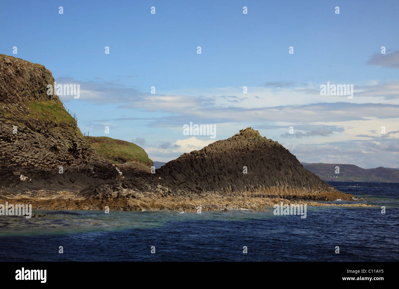 Formations de basalte sur l'île de Staffa, Hébrides intérieures island, Ecosse, Royaume-Uni, Europe Banque D'Images