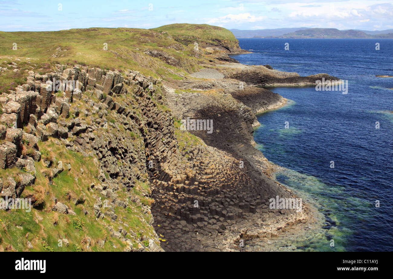 Formations de basalte sur l'île de Staffa, Hébrides intérieures island, Ecosse, Royaume-Uni, Europe Banque D'Images