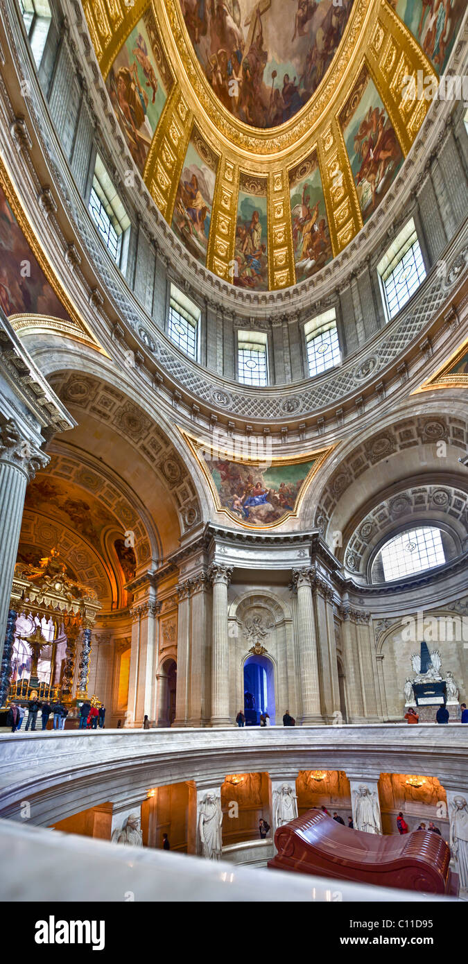 Le central dôme doré (coupole) de l'Hôtel des Invalides, Paris, France. Charles Lupica Banque D'Images