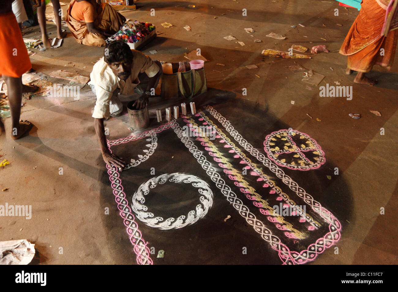Man painting marbre peinture, Festival Thaipusam, fête hindoue, Palani, Tamil Nadu, Tamilnadu, Inde du Sud, Inde, Asie Banque D'Images