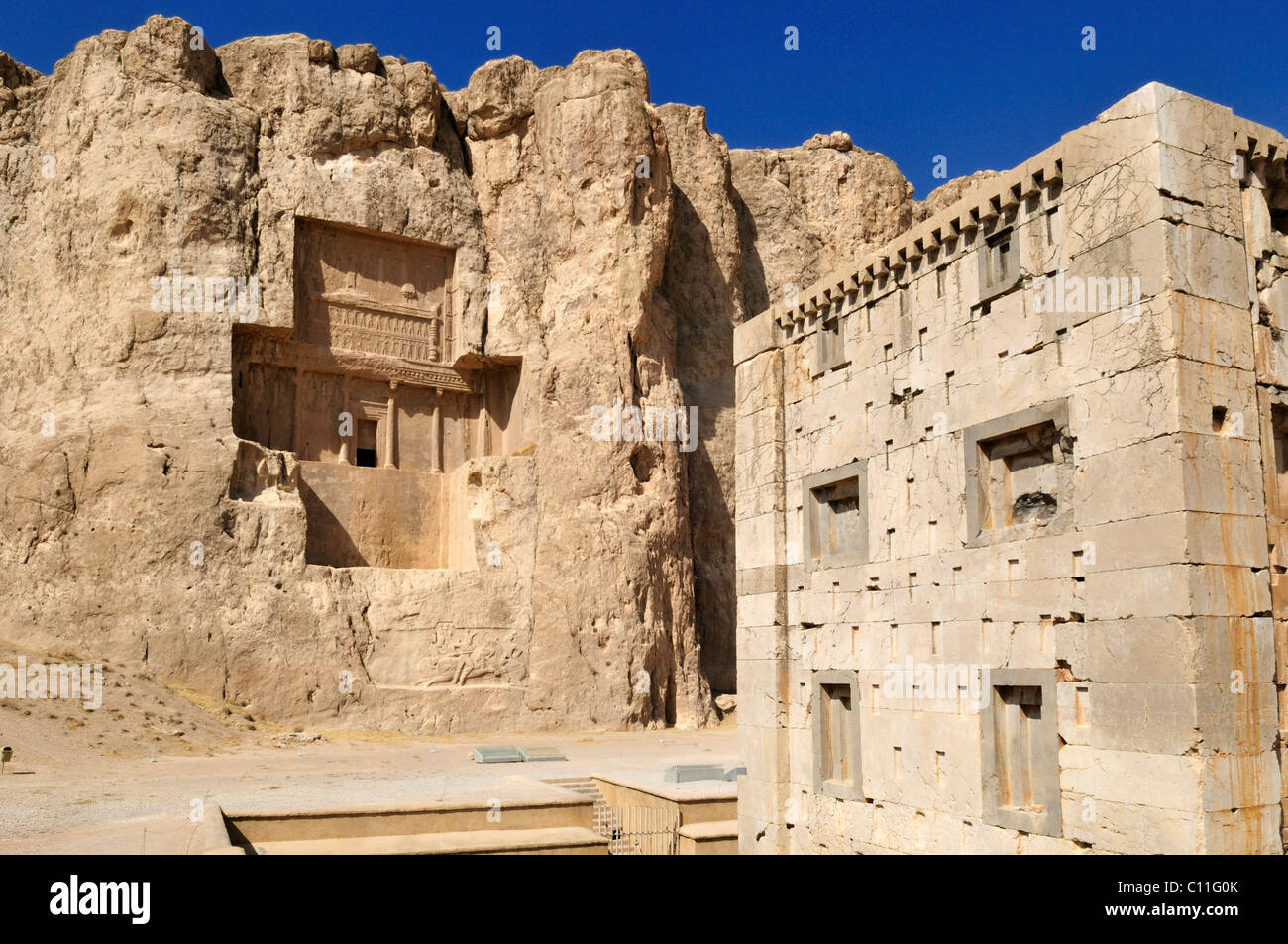 Kaaba-ye Zardosht à la sépulture d'achéménide de Naqsh-e Rostam, Rustam près du site archéologique de Persépolis Banque D'Images