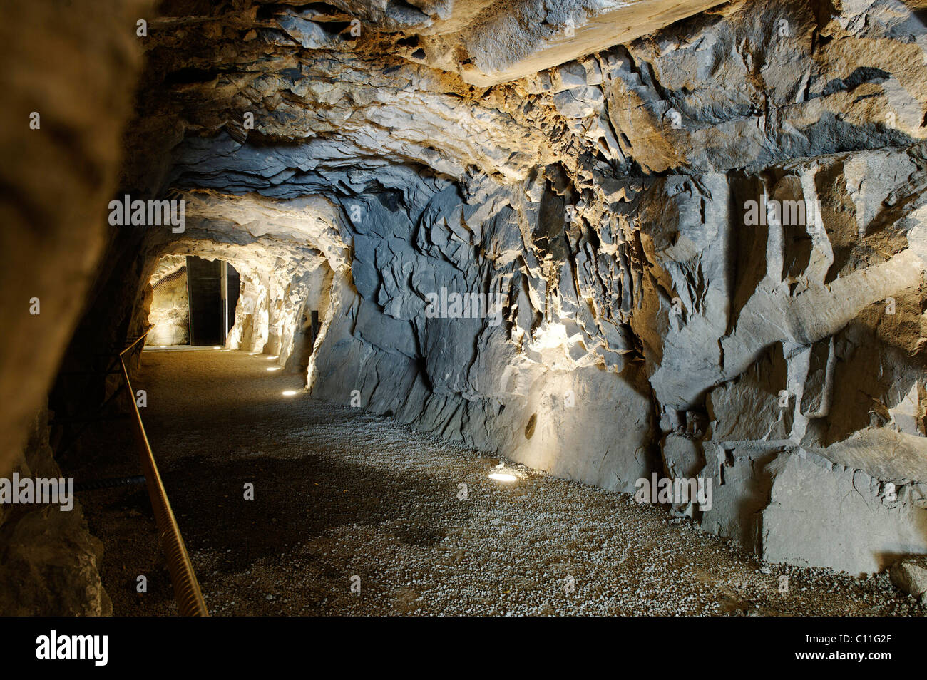Tunnel creusé dans la roche pour la partie supérieure, Forttress ou Fortezza Franzensfeste village, vallée Eisacktal, dans le Tyrol du Sud, Italie Banque D'Images