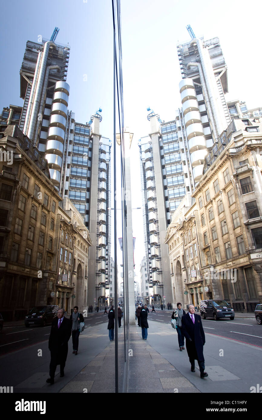 Reflet de la Lloyd's Building sur Leadenhall Street Building Ville de Londres. Photo:Jeff Gilbert Banque D'Images