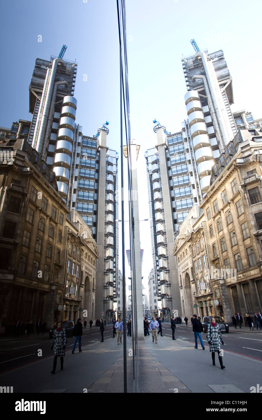 Reflet de la Lloyd's Building sur Leadenhall Street Building Ville de Londres. Photo:Jeff Gilbert Banque D'Images