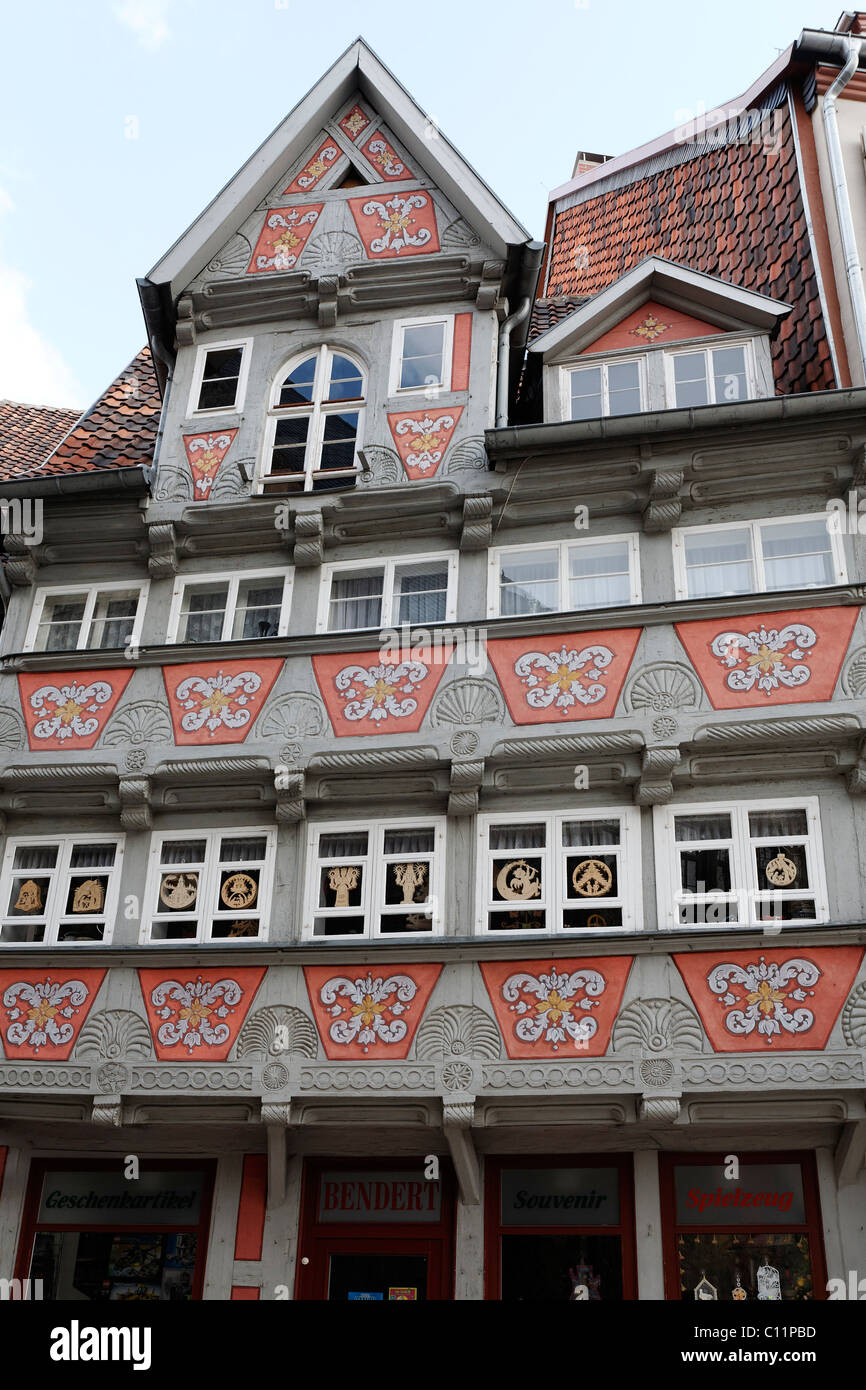 Maison à colombages historique sur le marché, façade ornementale, Quedlinburg, Saxe-Anhalt, Schleswig-Holstein, Allemagne, Europe Banque D'Images