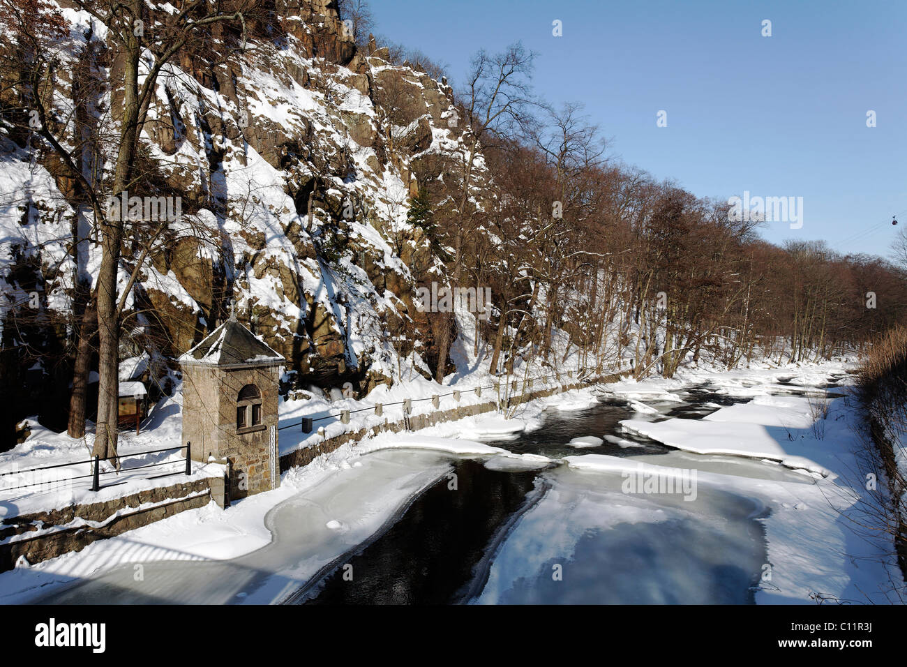 En hiver, la vallée de Bodetal sentier de randonnée près de la rivière, sentier Goetheweg Bode, Thale, Harz, Saxe-Anhalt, Allemagne, Europe Banque D'Images