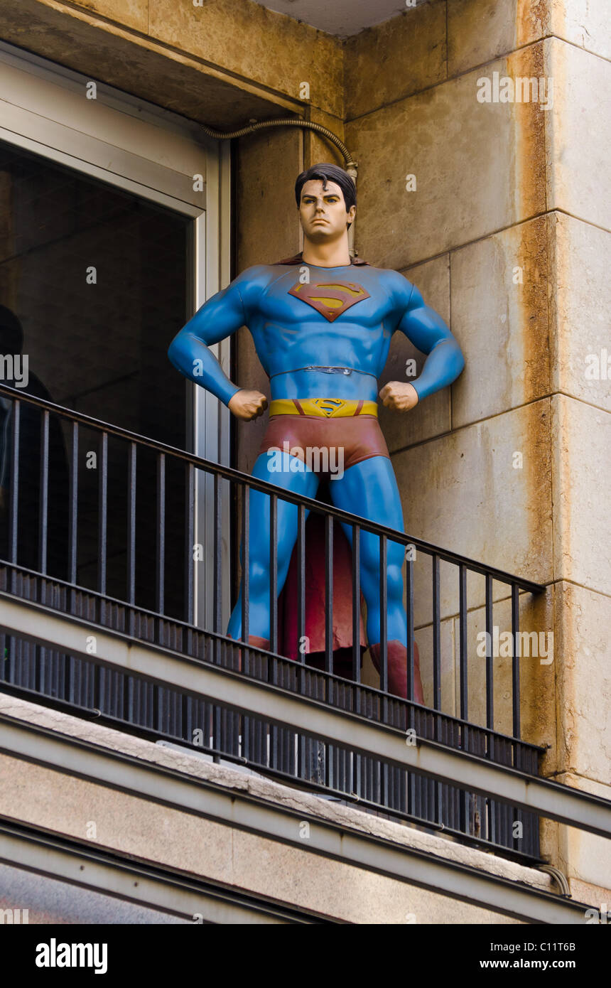 Superman est en regardant tout sur nous Banque D'Images