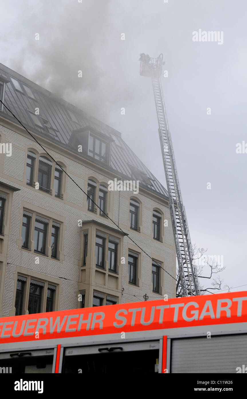 Le feu sur la Route 1, dans Urbanstrasse Stuttgart-Mitte Garni Oberrhein Square, près de Stuttgart, Bade-Wurtemberg, Allemagne, Europe Banque D'Images