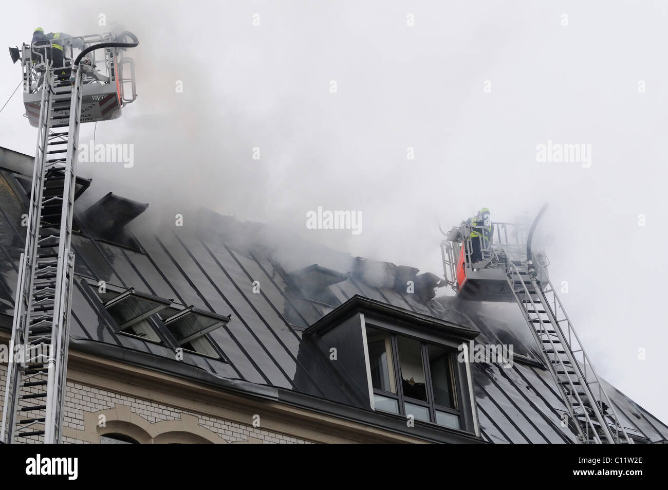 Le feu sur la Route 1, dans Urbanstrasse Stuttgart-Mitte Garni Oberrhein Square, près de Stuttgart, Bade-Wurtemberg, Allemagne, Europe Banque D'Images