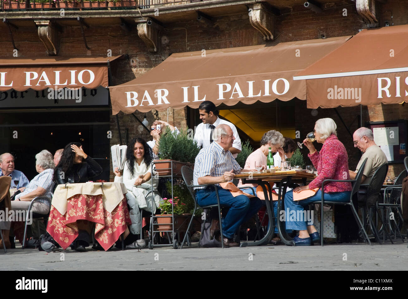 Street Cafe, restaurant, la Piazza del Campo, Sienne, Toscane, Italie, Europe Banque D'Images