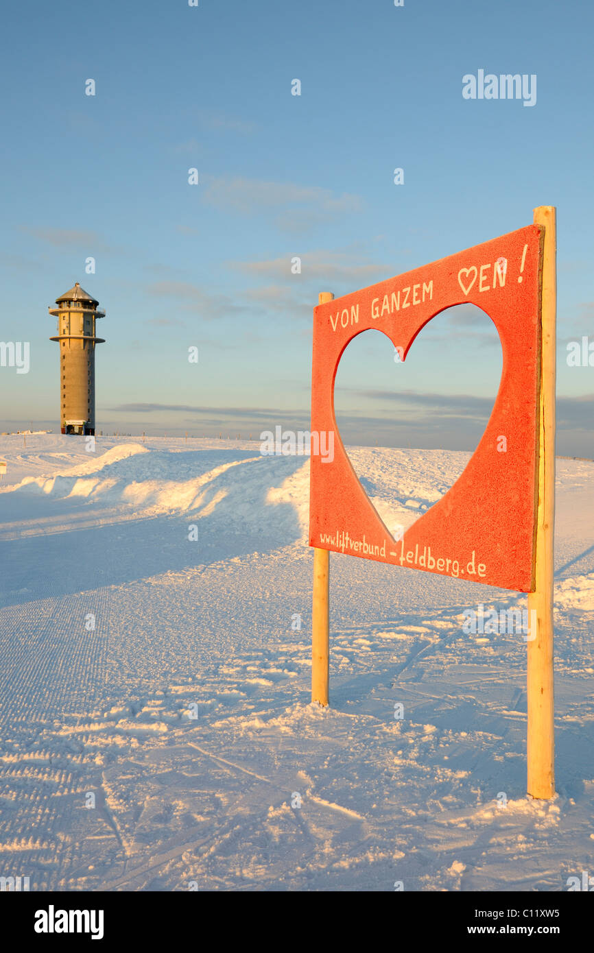 Panneau rouge avec coeur, Feldbergturm, Tour Mt Feldberg, Forêt Noire, Bade-Wurtemberg, Allemagne, Europe Banque D'Images