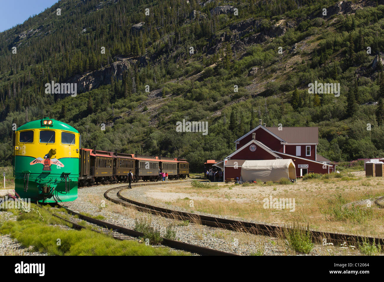 Quartier historique de White Pass & Yukon Route train quittant la gare historique, Bennett Bennett, le col Chilkoot, piste Chilkoot Banque D'Images