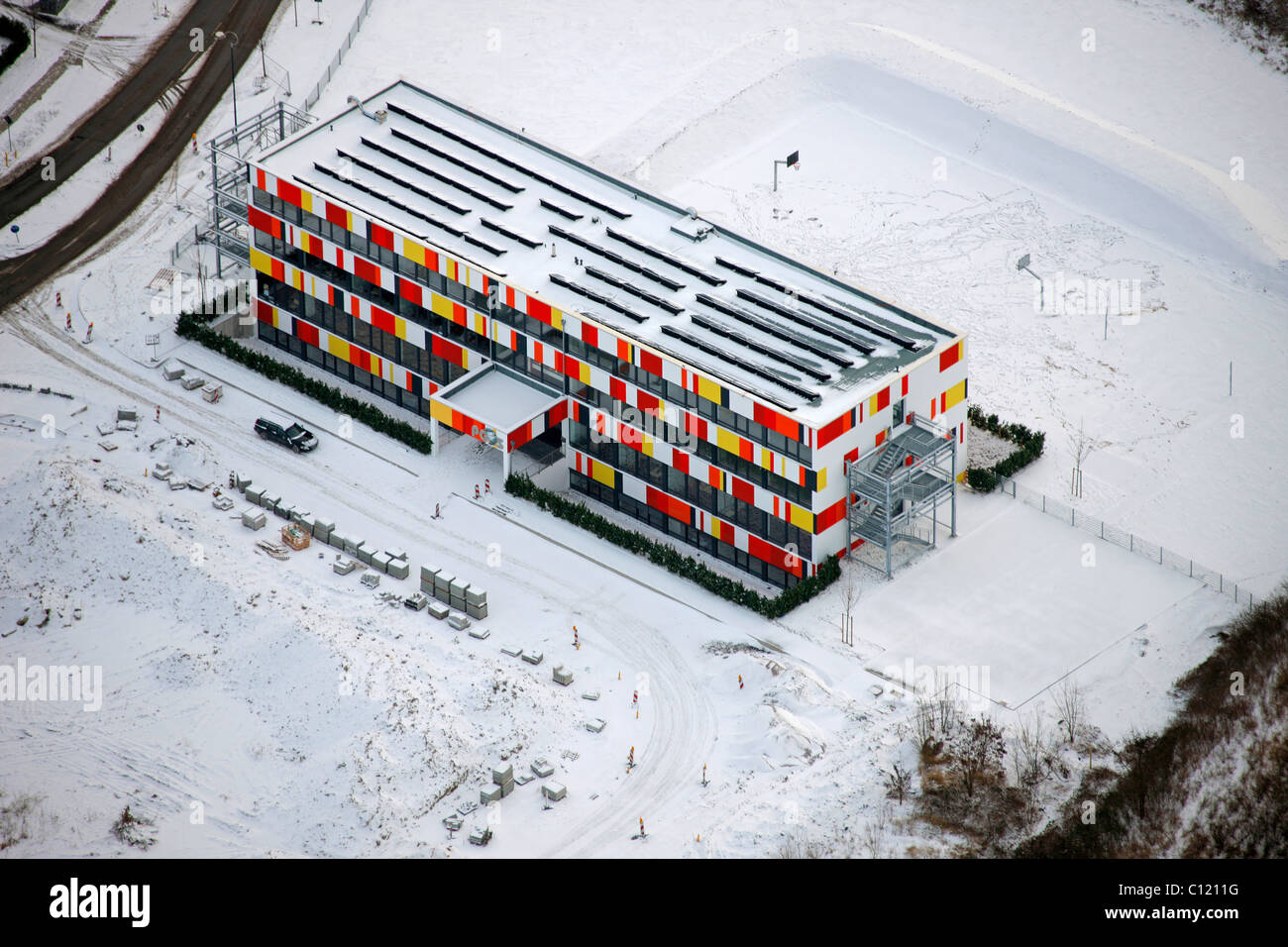 Vue aérienne, parc industriel, immeubles de bureaux, de toiture solaire, Stadtkrone-Ost parc industriel dans la neige, la région de la Ruhr Banque D'Images
