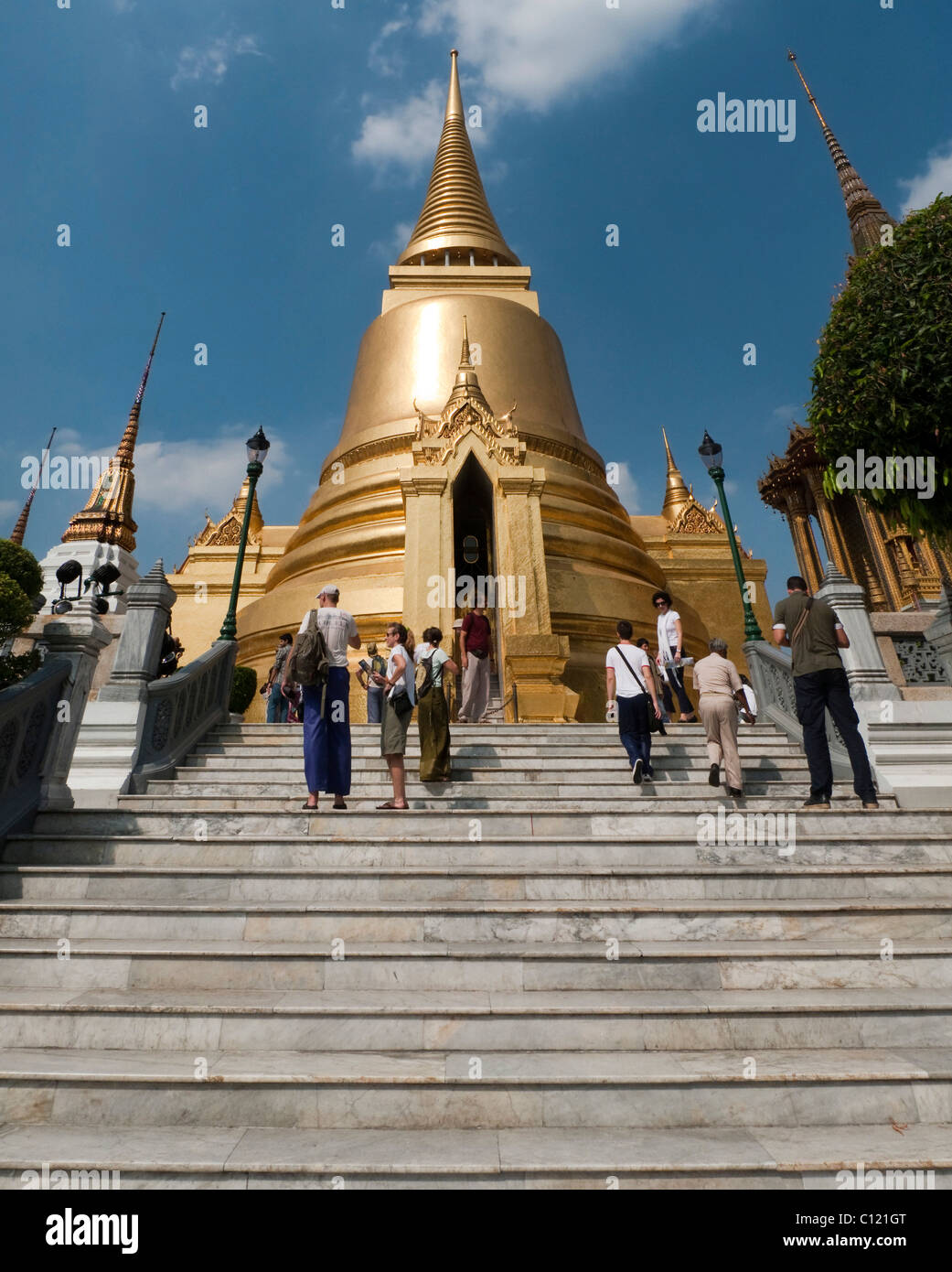 Wat Phra Kaeo, Temple Phra Sri Rattana Chedi, Cloud Tower, Bangkok, Thailande, Asie Banque D'Images