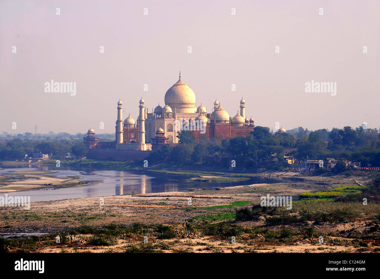 Taj Mahal et la rivière Yamuna, Agra, Uttar Pradesh, Inde du Nord, Inde, Asie du Sud, Asie Banque D'Images