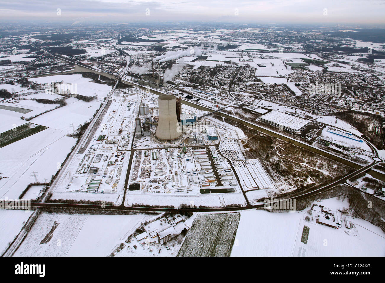 Vue aérienne du bâtiment, gel, EON Datteln 4 usine de charbon dans la neige, canal Dortmund-Ems, Datteln, région de la Ruhr Banque D'Images