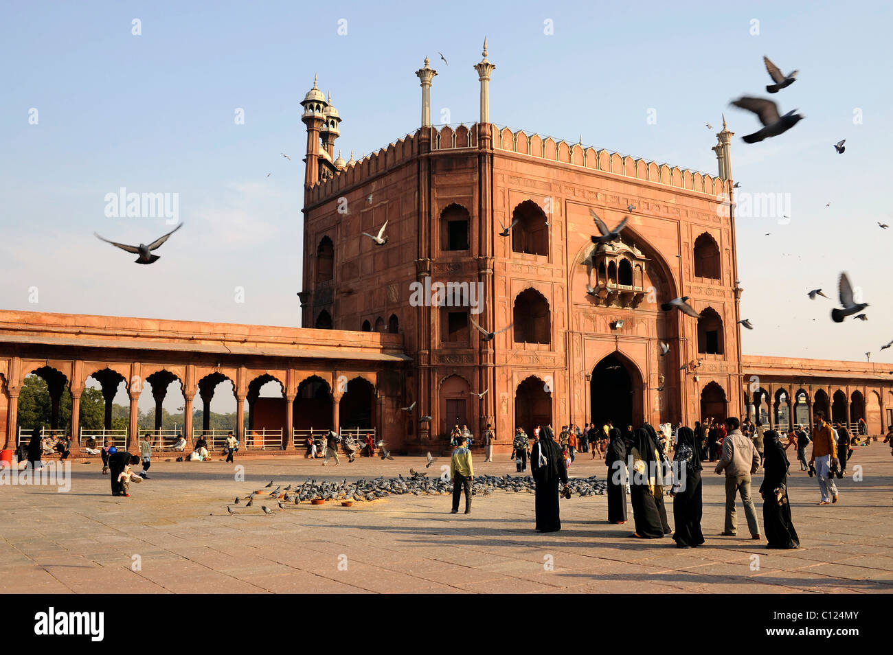Entrée principale et la cour de la mosquée de vendredi Jama Masjid, Old Delhi, Delhi, de l'Uttar Pradesh, Inde du Nord, Inde, Asie du Sud, Asie Banque D'Images