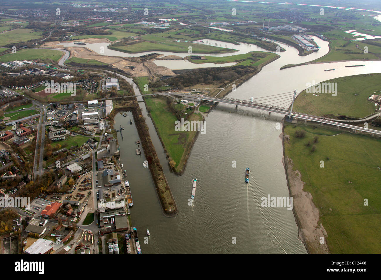 Vue aérienne, Rhin, port, rivière Lippe estuaire, pont, rue Weseler Strasse, Wesel, région Niederrhein Banque D'Images